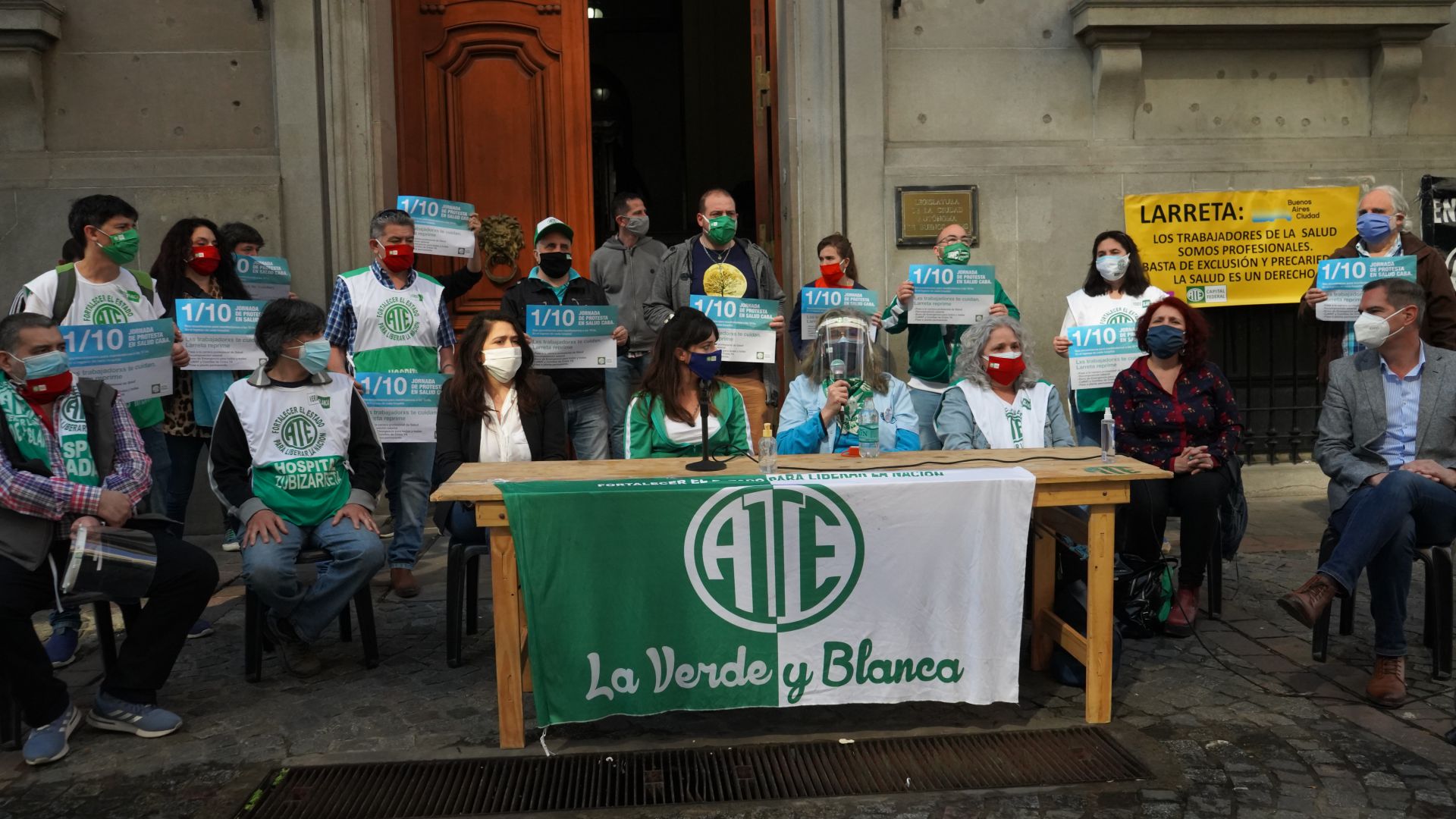 Conferencia de Prensa frente a la Legislatura del Sector Salud