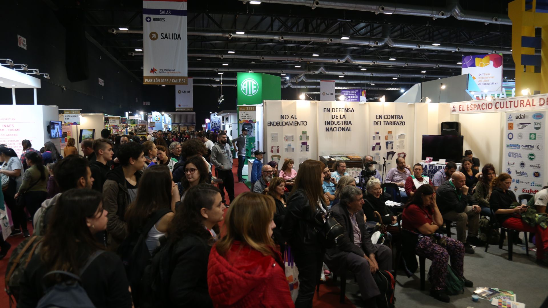 ATE Capital participó en la feria del libro en el stand de RADAR de las y los trabajadores