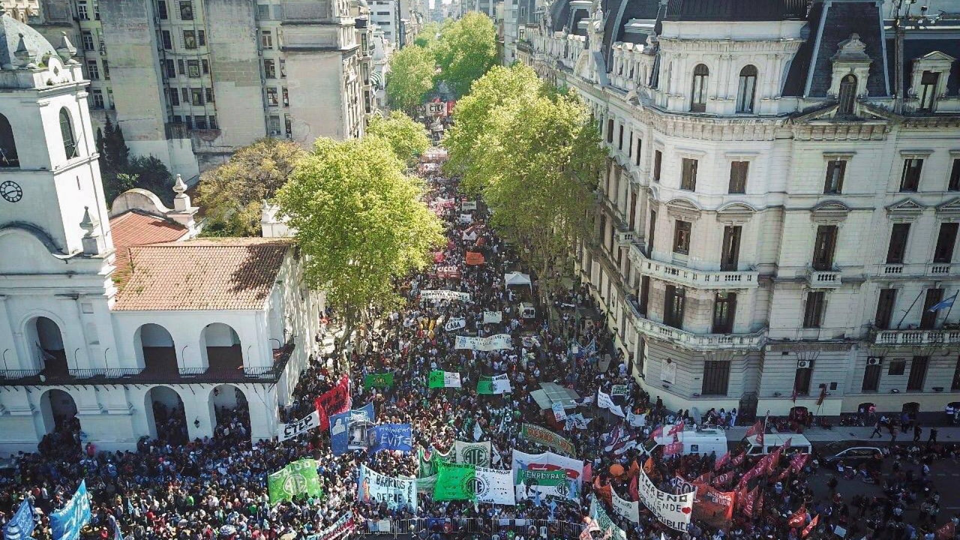 Multitudinaria Marcha Federal en Defensa de la Salud Pública