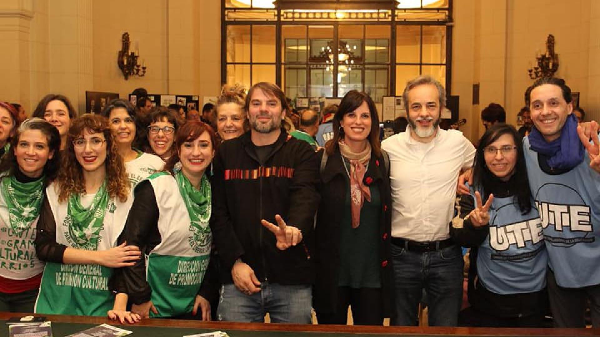 Junto a UTE y las CTA, presentamos en la Legislatura la #LeyParaDocentesDeCultura