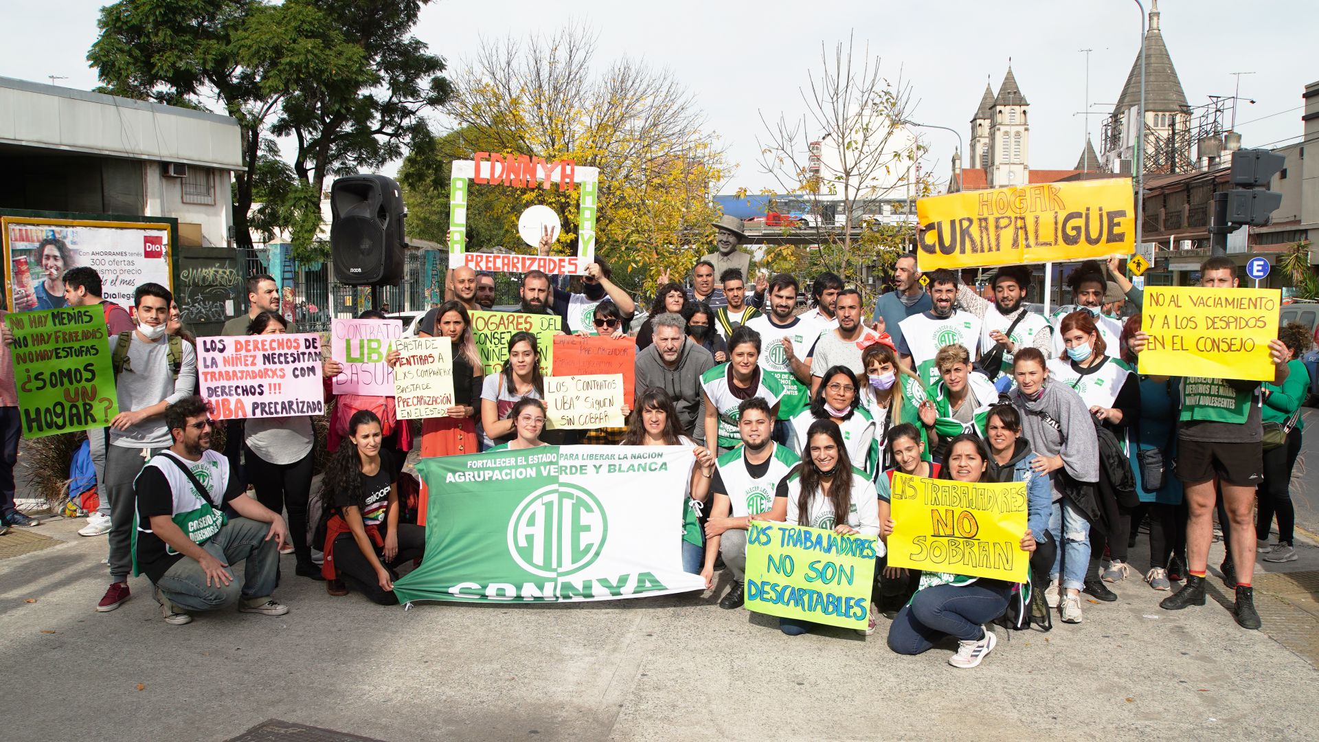 ¡Semaforazo para exigir la reincorporación de las y los trabajadores despedidos en el CDNNyA!