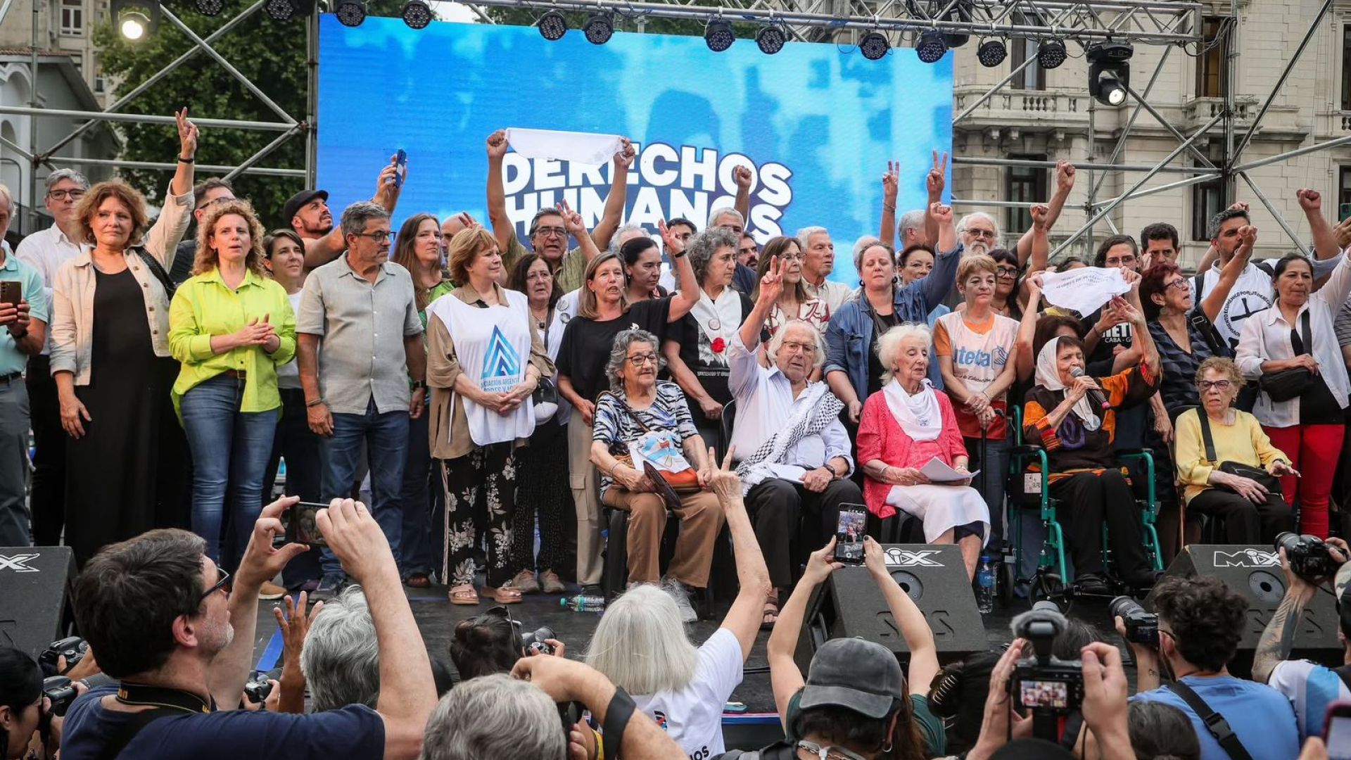 Junto a las Madres y Abuelas