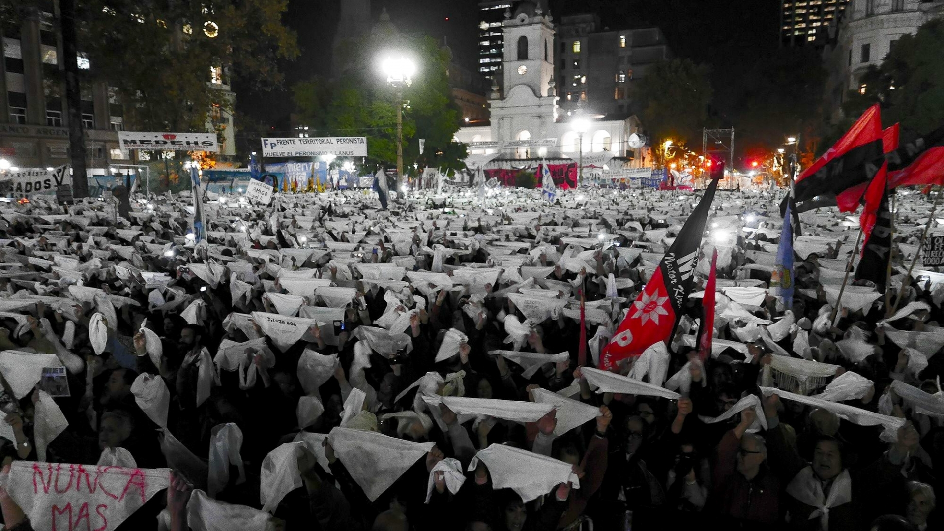 Multitudinario repudio popular al fallo de la Corte