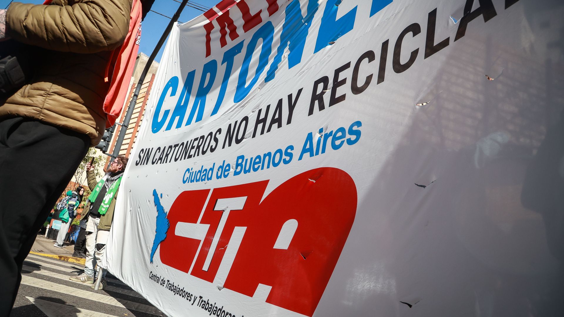 12 cooperativas de reciclado marcharon contra el nuevo pliego porteño