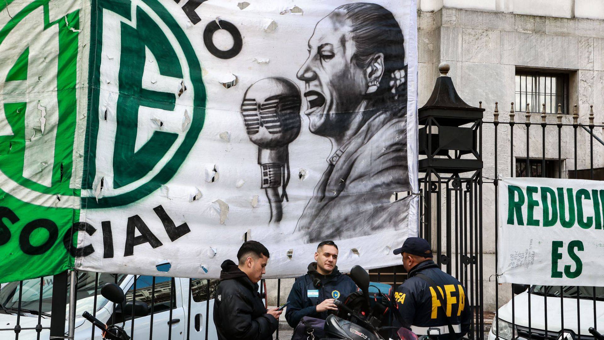 Vaciamiento, pérdida salarial y deterioro de condiciones laborales de la mano de Pettovello