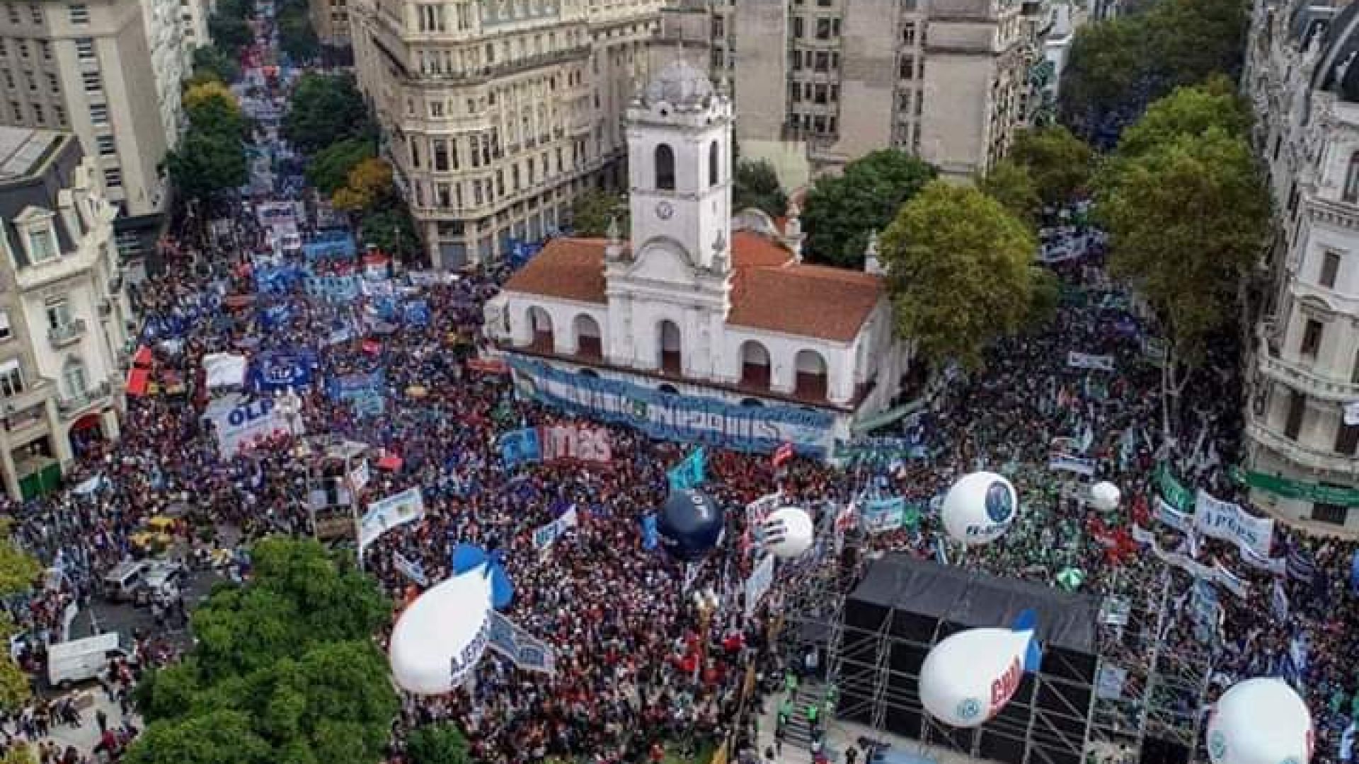 Alto acatamiento al paro nacional  y masiva movilización de trabajadores y trabajadoras a Plaza de Mayo