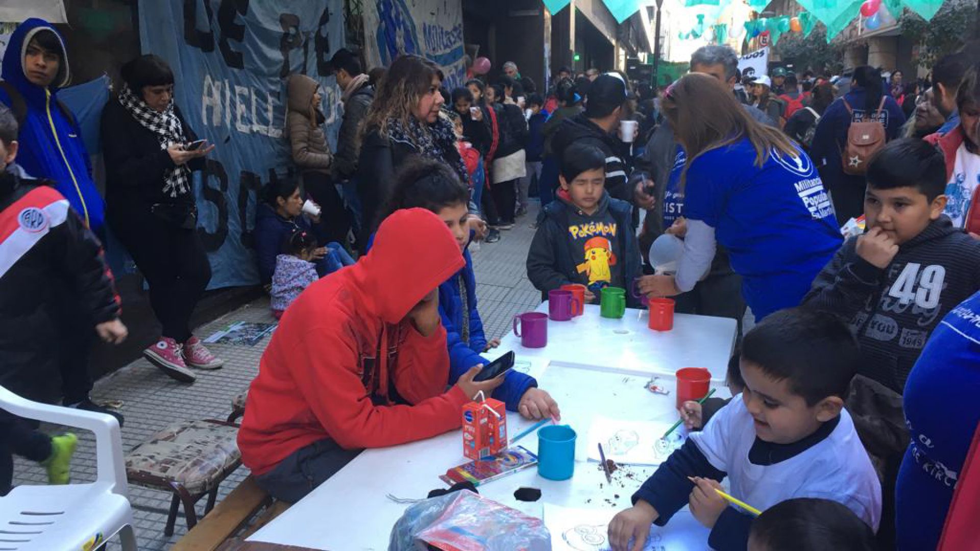 Niñez en Emergencia: jornada cultural de lucha frente a la Secretaría Nacional de Niñez, Adolescencia y Familia