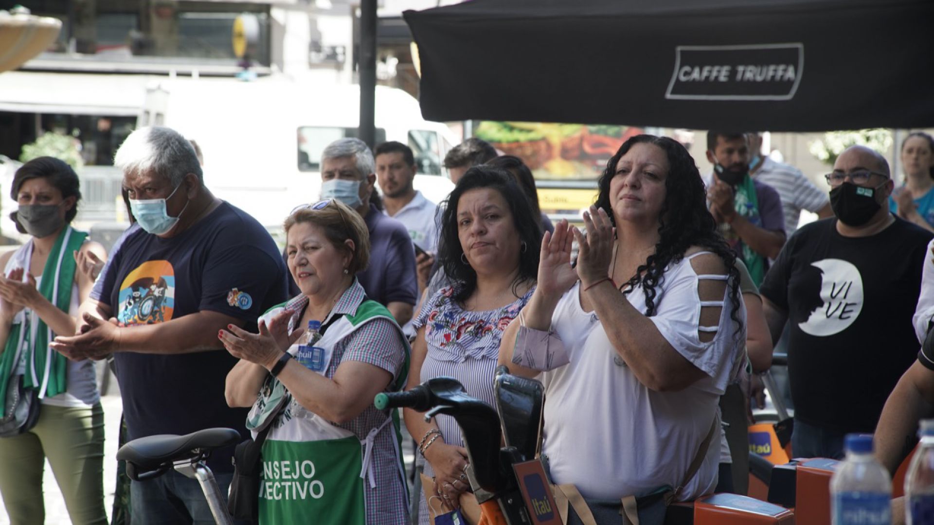 Esenciales durante la pandemia, hoy descartables: emotivo homenaje a enfermeros y trabajadores de Salud