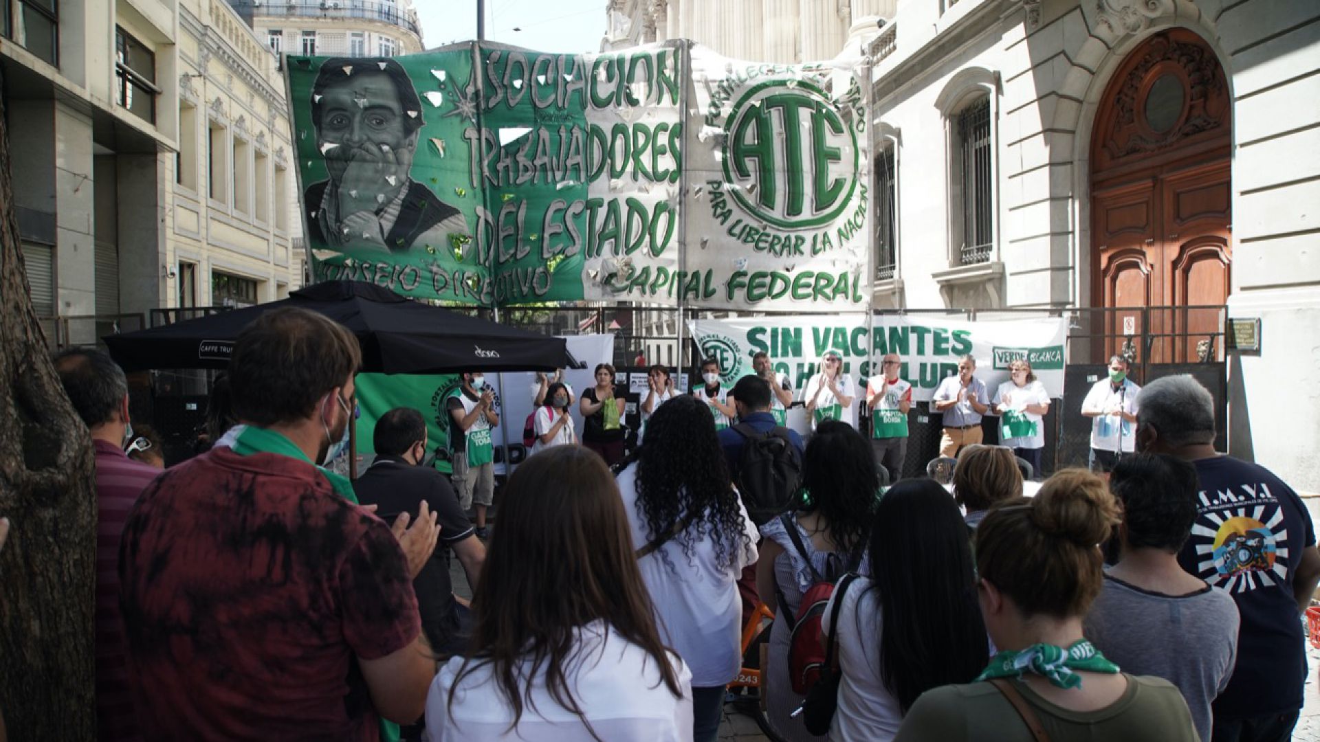 Esenciales durante la pandemia, hoy descartables: emotivo homenaje a enfermeros y trabajadores de Salud