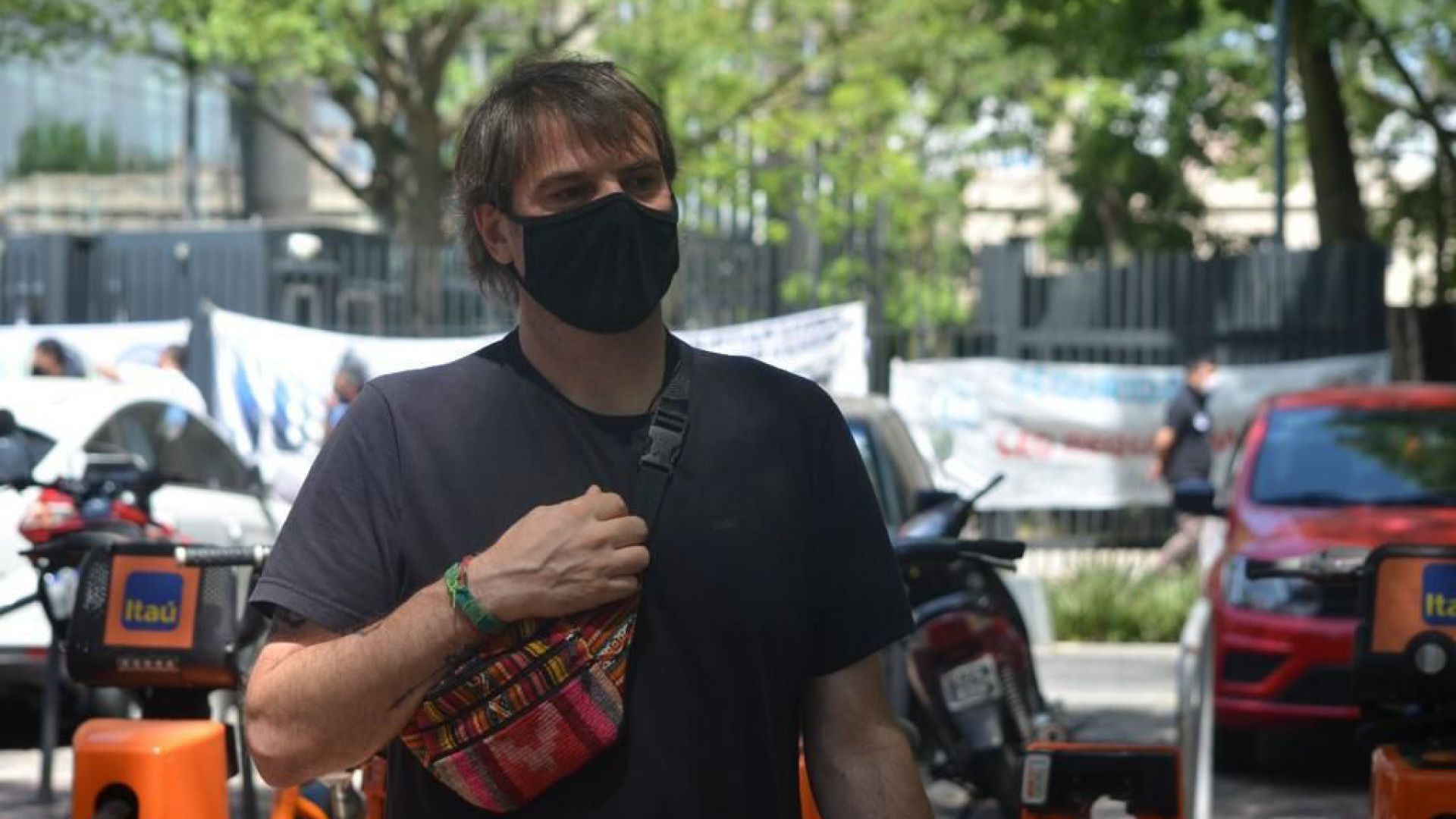 Por la equiparación del bono de fin de año para todes les estatales y docentes