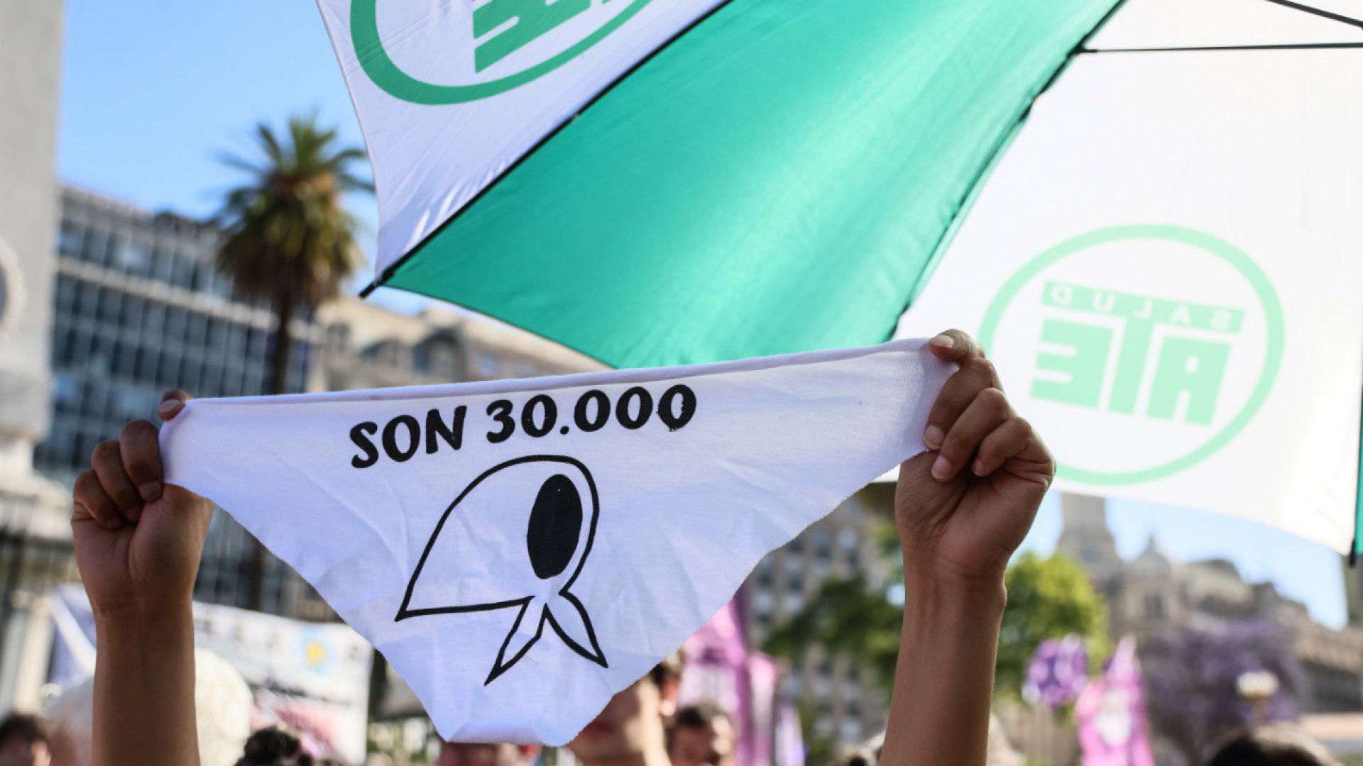 Junto a la dignidad de las Madres de Plaza de Mayo