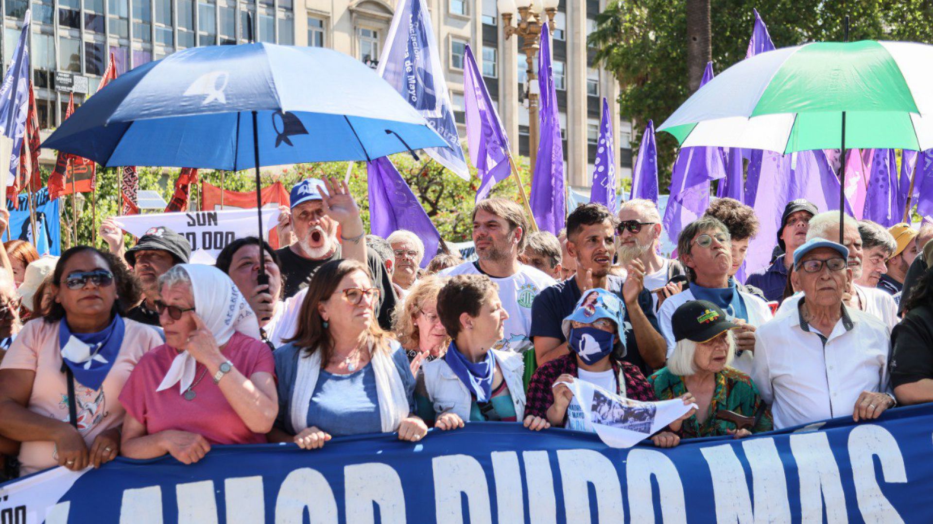 Junto a la dignidad de las Madres de Plaza de Mayo