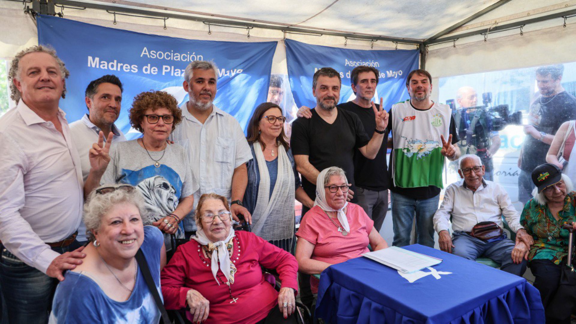 Junto a la dignidad de las Madres de Plaza de Mayo